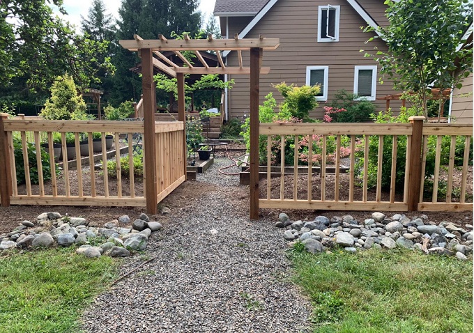 Mẫu hàng rào gỗ tự nhiên năm 2019 cho mẫu nhà phố xanh